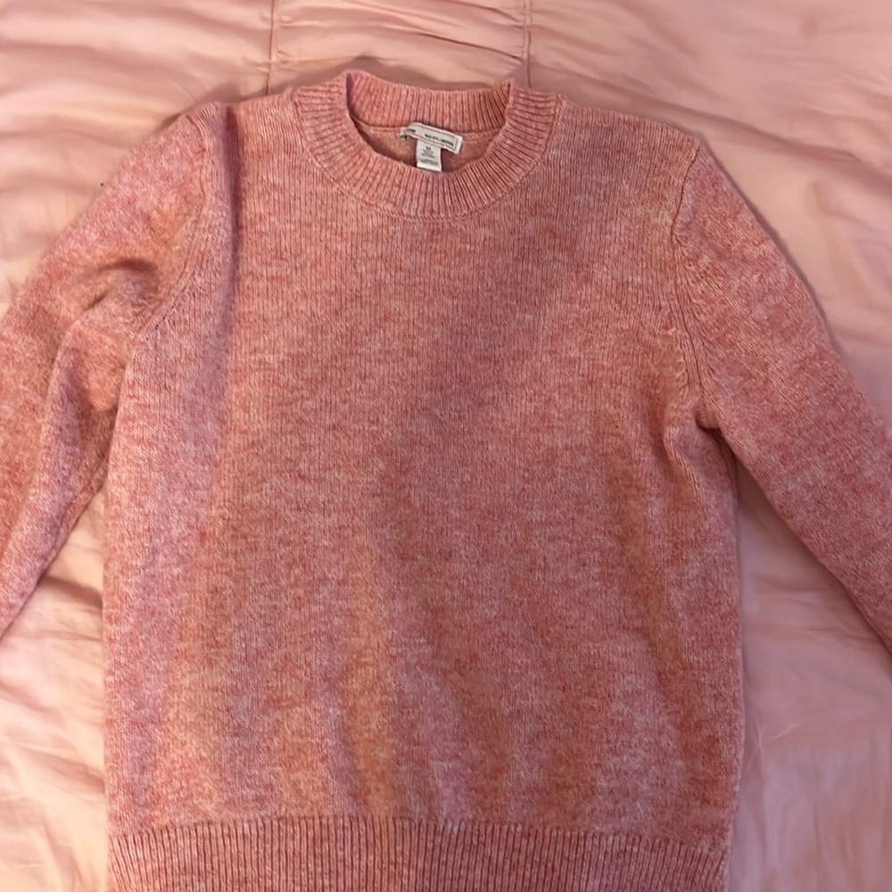 Gap sweater